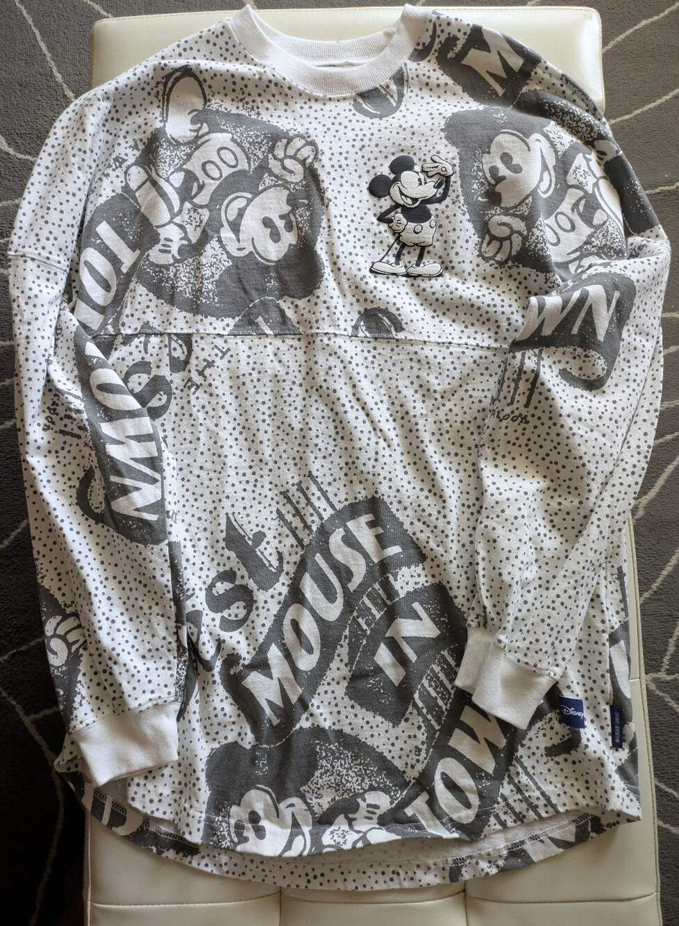 Authentic Walt Disney Mickey Mouse Spirit Jersey Disney Parks - Picture 1 of 9
